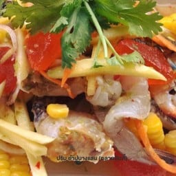 ยำสามสหาย (ปู กุ้ง ไข่) สด
