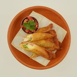 ปอเปี๊ยะไส้แฮมชีสไก่และหน่อไม้ฝรั่ง