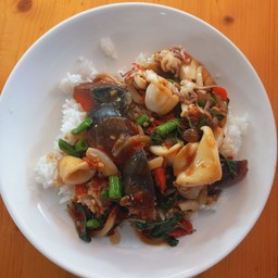 กระเพราไข่เยียวม้า90