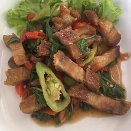 ผัดกระเพราหมูกรอบ