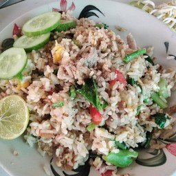 ข้าวผัดไข่ใส่หมู