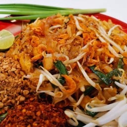 ผัดไทยปรุงสุข จตุโชติ 10