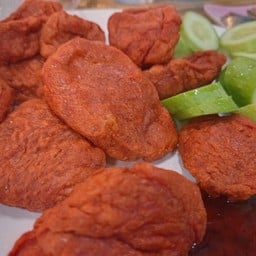 ลูกชิ้นปลาทอด (สีแดง)