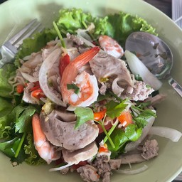 ยำมาม่าทะเลหมูสับหมูยอหนัง