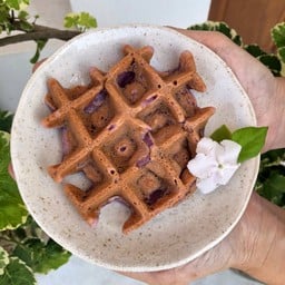 วาฟเฟิลบ้าบิ่นมันม่วงมะพร้าวอ่อน