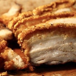 พอใจฟู้ด หมูกรอบ (Porjai Food) หลังมอ