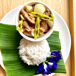 ข้าวผัดพริกอ่อนหมู