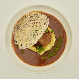 สตูว์เนื้อวัวและลิ้นวัว พร้อมเครื่องเคียง