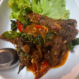 ผัดเผ็ดปลาดุกทอดกรอบ