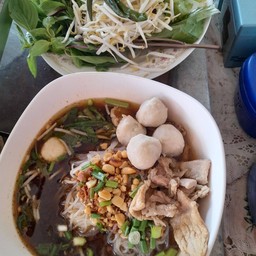 ก๋วยเตี๋ยวหมูน้ำตกพิเศษ 70บาท