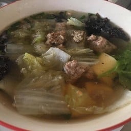 แกงจืดเต้าหู้หมูสับผักกาดขาวสาหร่าย