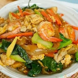 เส้นใหญผัดซีอิวกุ้ง