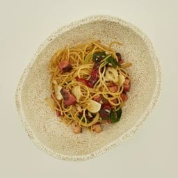 สปาเก็ตตี้ผัดแบล็กเบคอน น้ำมันมะกอก