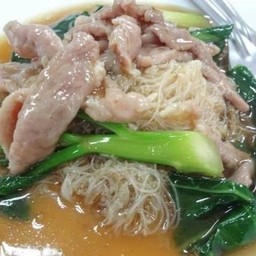 ราดหน้าเส้นหมี่หมู