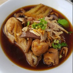 ก๋วยเตี๋ยวไก่ตุ๋นมะระเส้นเล็ก พิเศษ