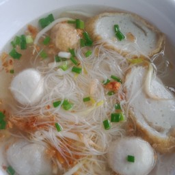 ก๋วยเตี๋ยว เส้นหมี่ น้ำใส