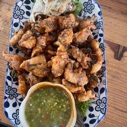 ปลากระพงทอดกระเทียม1ตัว