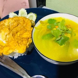 ข้าวไข่เจียว + ไก่ต้มขมิ้น