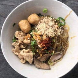 ก๋วยเตี๋ยวแห้งพิเศษ