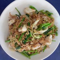 ผัดมาม่าปลาหมึก80