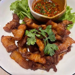 หมูสามชั้นทอดน้ำปลา