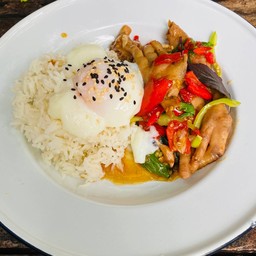 กะเพราตีนไก่ไข่ออนเซ็น