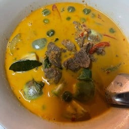 แกงเผ็ดเนื้อใส่มะเขือ