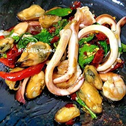 ข้าว กะเพราทะเล (งดเปลี่ยนแปลงรายการอาหาร)