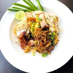 หมี่บุรีรัมย์หมูกรอบ