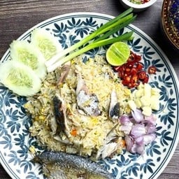ข้าวผัดขโมยแมว (ข้าวผัดปลาทู)