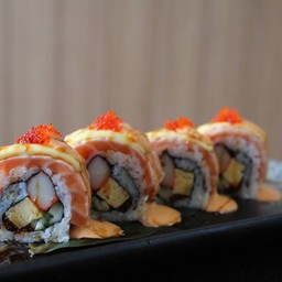 แซลม่อนชีสโรล