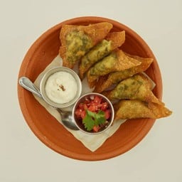 เกี๊ยวทอดไส้ผักโขมชีส