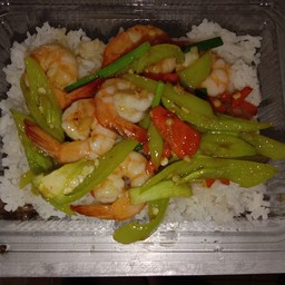 ผัดพริกอ่อนทะเล ราดข้าว
