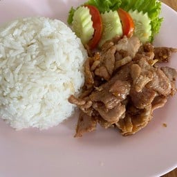 ข้าวราดหมูทอดกระเทียมพริกไทย
