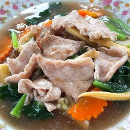 ราดหน้าเส้นใหญ่หมูหมัก