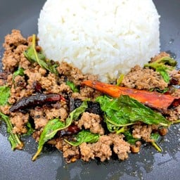 ข้าวผัดกระเพราเนื้อ