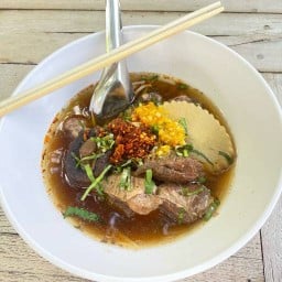 แม่เนื้อทอง ก๋วยเตี๋ยว เนื้อตุ๋น หมูตุ๋น อาหารตามสั่ง บ้านอำเภอ