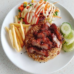 ข้าวผัดน้ำพริกแจ๋วหมูทอด