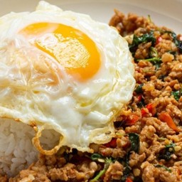 โชคดีอิ่มจัง วัชรพล