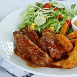 ซี่โครงหมูอบซอสบาร์บีคิว + เฟรนฟรายสไปซี่