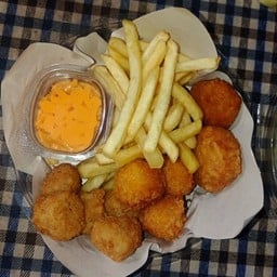 เซตรวมคุ้ม คุ้ม 1(เฟรนฟราย200g+นัตเก็ต2,ไก่ป๊อป5,ชีสบอล2)ฟรีผงเขย่า