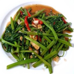 ผักบุ้งไฟแดงกับข้าว