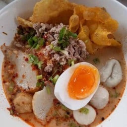 ก๋วยเตี๋ยวเที่ยงตรง