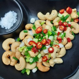 เม็ดมะม่วงหิมพานต์ทอด