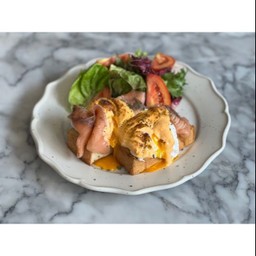 Smoked Salmon Egg Benedict