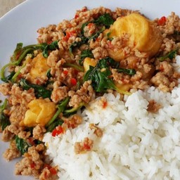 ข้าวกระเพราถาดเต้าหู้หมูสับ