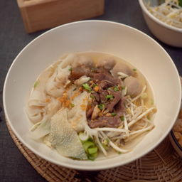 ก๋วยเตี๋ยวน้ำใสเนื้อ