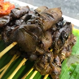 หมูปิ้ง/หมูแดดเดียว คุณอรสา หน้าโรงเรียนวัดไร่ขิงวิทยา (ประตู1)