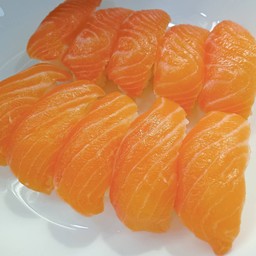 ชุดข้าวปั้นแชลมอนสด 10ชิ้น