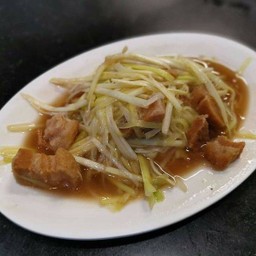 กุ้ยช่ายผัดหมูกรอบ
